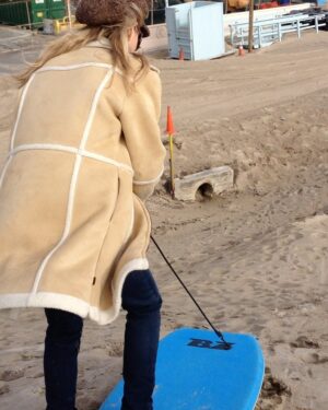 Eileen Davidson Van Patten Instagram - Whoa! Scrolling through some old photos! I miss these days! Sand sledding and ice skating days.
😥🎄💋