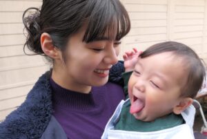 Elaiza Ikeda Instagram - 見つけたらニコニコ喜んでくれて
見当たらなくなったら泣きながら探してくれて
新たな発見に一緒にはしゃいだり
真似っこしあって笑いが止まらなくなったり
確かな絆を感じながら共に過ごす日々が大好き
今日は @umininemuru_tbs 第8話！

#海に眠るダイヤモンド
#日曜劇場