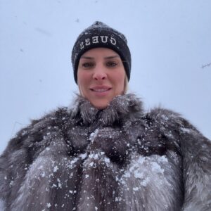 Elena Asimakopoulou Instagram - Μεικινγκ μεμορις … στα λευκά ❄️ ❄️❄️
Να περνάτε υπέροχα !!!🎄⭐️🎄⭐️

#christmas #christmastime #memories #travel #travelmoments #travelphotography #mountain #mountainlife #snow #snowday #snowtime