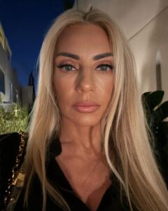 Actress Elena Tsavalia HD Photos and Wallpapers March 2025