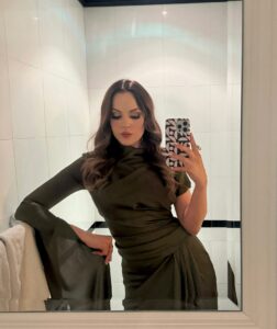 Actress Elizabeth Gillies HD Photos and Wallpapers November 2024