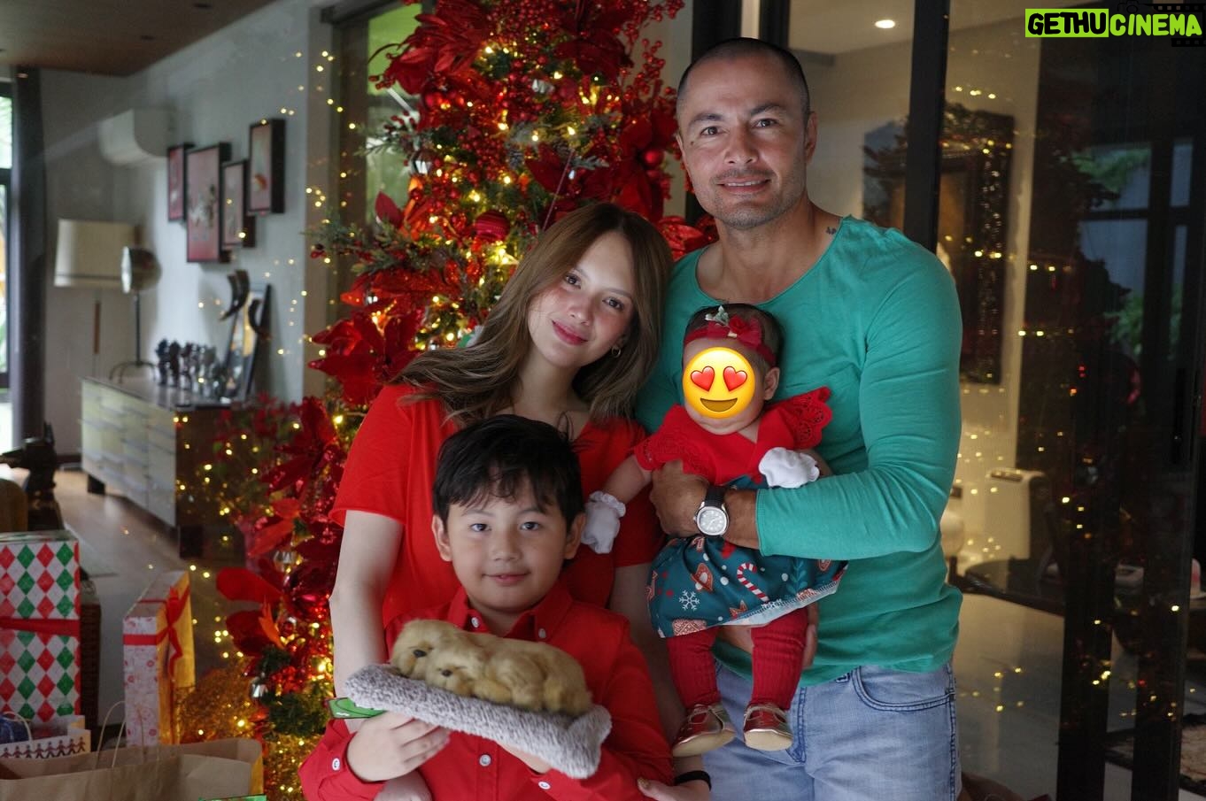 Ellen Adarna - 110.4K Likes - 🎄