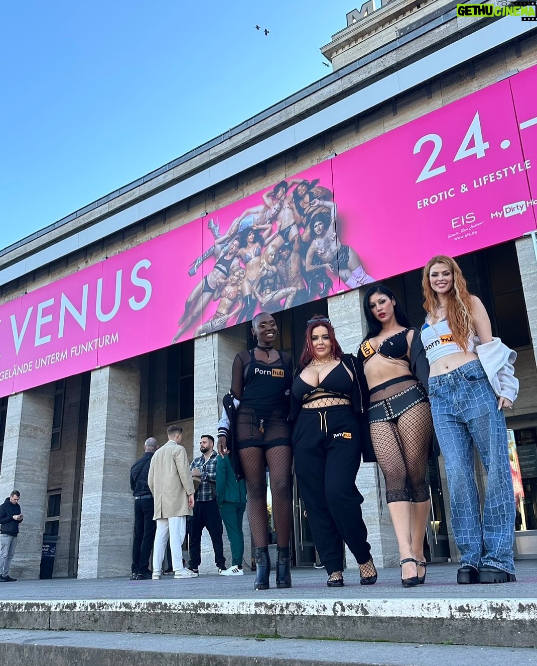 Elly Clutch - 19.5K Likes - THANK YOU, VENUS BERLIN. 🖤🧡
I am the luckiest girl in the universe. I am so grateful for the friendships I have created and nurtured through this career; I am constantly in awe of those around me and I can’t believe I finally found where I belong. :’) You’re a breath of fresh air for a girl like me!!!!!!