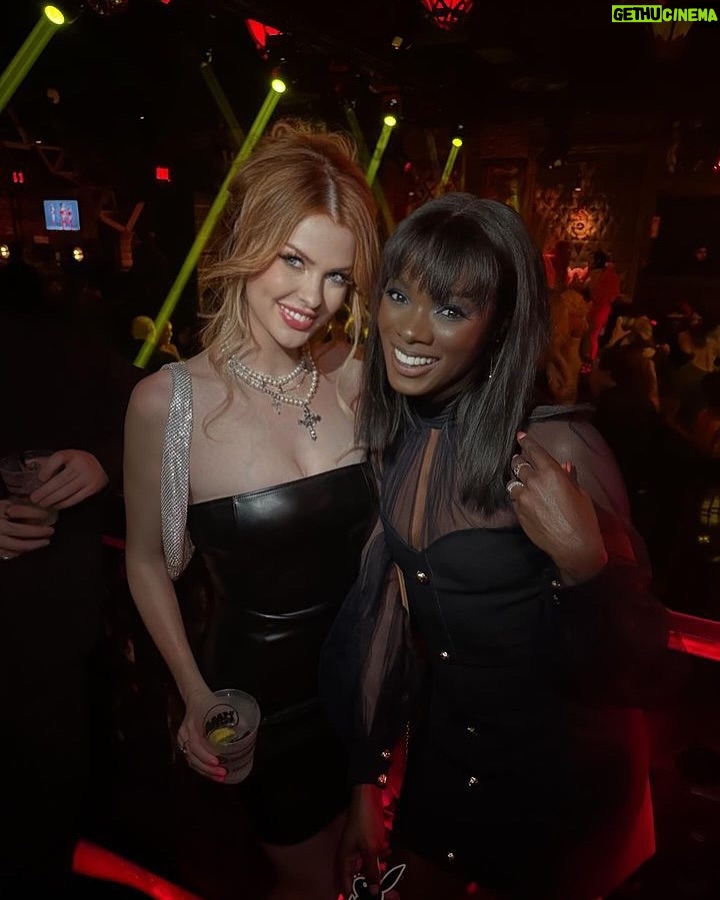 Elly Clutch - 11.6K Likes - Finally rounded up all the photos from @xbizofficial ‘s XMA pre-noms party!!! ✨🪽🍀
Thank you SO much for the nomination and I’m so happy for everyone else & theirs. THANK YOU!!! 💕