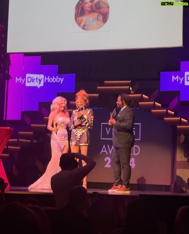 Elly Clutch - 19.5K Likes - THANK YOU, VENUS BERLIN. 🖤🧡
I am the luckiest girl in the universe. I am so grateful for the friendships I have created and nurtured through this career; I am constantly in awe of those around me and I can’t believe I finally found where I belong. :’) You’re a breath of fresh air for a girl like me!!!!!!