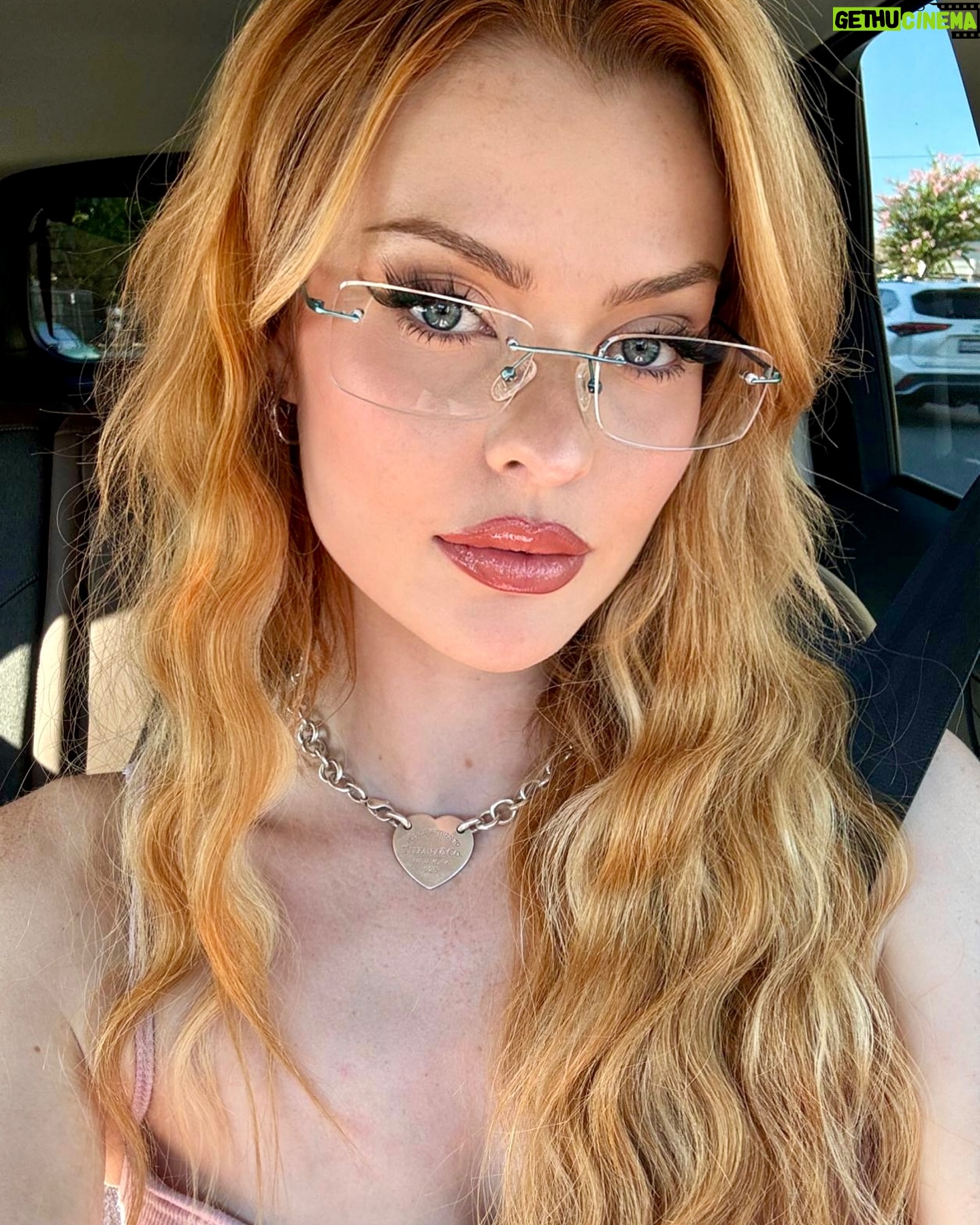 Elly Clutch - 19.7K Likes - Do you like my glasses (yes I have always needed them I just got new frames) :)