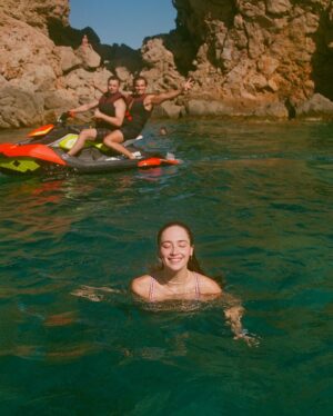 Elsie Hewitt Instagram - needs to frolic and swim
🐠