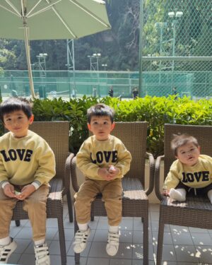 Elva Ni Chen-Xi Instagram - Sending happiness from LOVE squad 🥖
#當麵包超人還不知道自己是麵包超人的時候
#lovesquad 
#6m #2yr #4yr