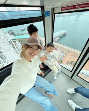 Elva Ni Chen-Xi Instagram - Hello 2025 
Holiday mood is still on 😌
#elvaootd
#holidayseason