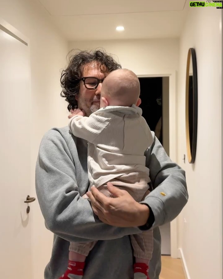 Elvin Levinler - 48.5K Likes - always better together 🍫🥁❤️🔥🌈⭐️
Londra’daki evimizde 6 kişi uyandığımız ilk gün dump’ı✨
