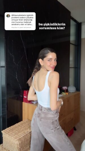 Elvin Levinler Instagram - annem çocukken “şişirme kızım karnını” derdi hala arada gülüyoruz buna .. çocukken de o çok şişerdi karnım, büyüdüm beslenmeyle, bedenle ve hatta bedeninin ruhla ilişkisiyle ilgilenmeye başladıkça da gördüm ki her zaman tek bir suçlusu yok🌹 ben kendi tecrübemi sizinle paylaşıyorum ama unutmayın ki herkes biricik 💙🌈✨

#ibs #bloatingtips #şişkinlikproblemi