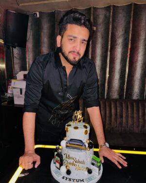 Elvish Yadav Instagram - Happy Birthday To Me 🎂 Dil Se Thank You Sabko❤️
.
.
.
.
#elvishyadav #elvisharmy