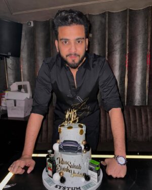 Elvish Yadav Instagram - Happy Birthday To Me 🎂 Dil Se Thank You Sabko❤️
.
.
.
.
#elvishyadav #elvisharmy