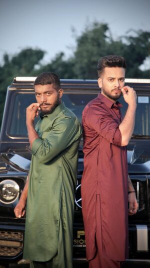 Elvish Yadav Instagram - राम राम Systumm! आगया है 'Chore Haryane Aale' का ट्रेलर, प्यार देने का वक्त आ गया है। 💪

📌 Teaser Out Now, exclusively on @playdmfharyanvi YouTube Channel! Full Video Out On 8th October at 11am

@ankit_baiyanpuria @dgimmortals @virtual_af  @dgimmortals @pinnociomusic @garrynawaab @corrupt_tuber @anshul300 @agam.mann @azeem.mann @ingrooves_india @raghav.sharma.14661

#teaseroutnow #choreharyaneaale #elvishyadav #ankitbaiyanpuria #playdmfharyanvi #staytuned #comingsoon