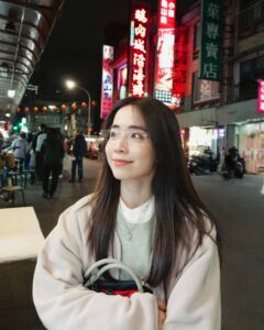 Actress Emily Chan HD Photos and Wallpapers January 2025