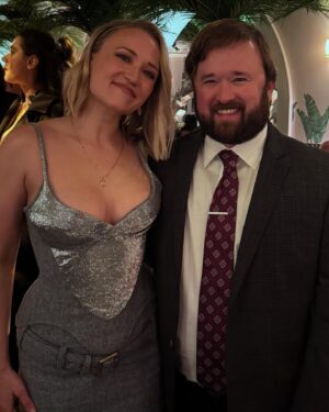 Emily Osment Instagram - sashay all day ✨ #goldenglobes @paramountplus @cbstv @itsamandalim @daniellewellch @robertti @wiederhoeft @simkhai @thisisstateproperty @schutz @hjosment