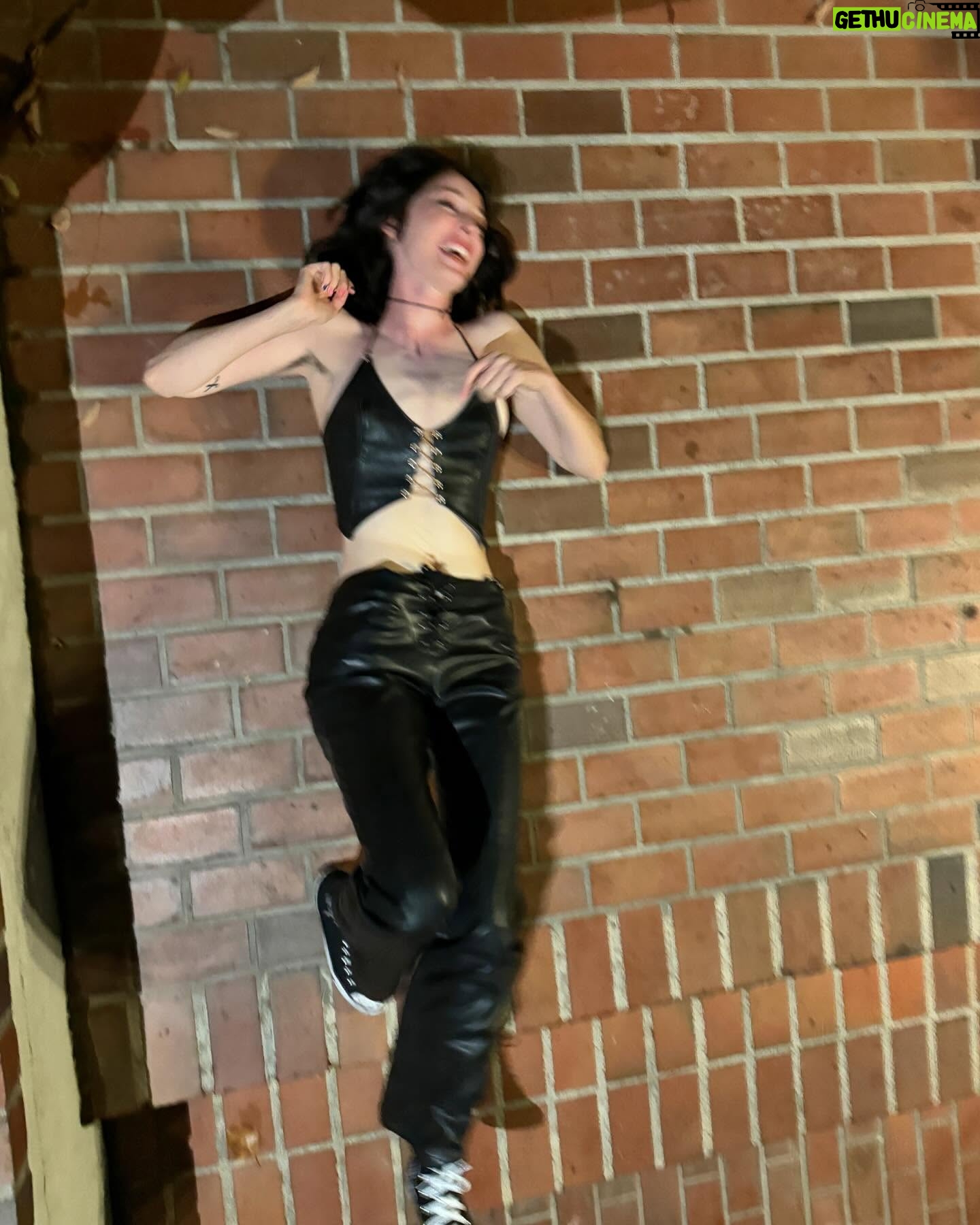 Emma Dumont - 13.1K Likes - Happy McCutcheon Season! 👻