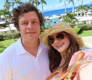 Actress Emma Kenney HD Photos and Wallpapers December 2024