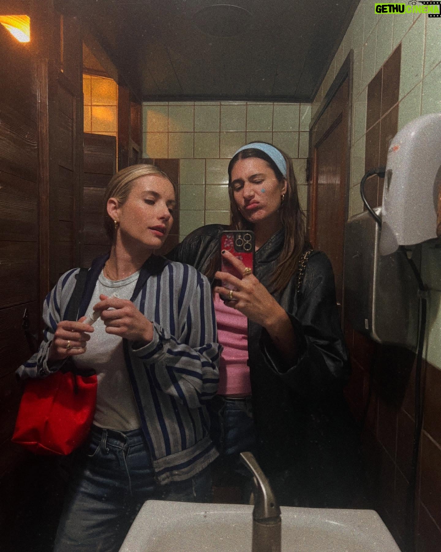 Emma Roberts - 590.2K Likes - gratitude š