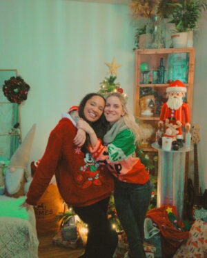 Emy LTR Instagram - Des souvenirs capturés sur pellicule et gravés dans nos cœurs. 🎄🎞️
Joyeux Noël 🎁