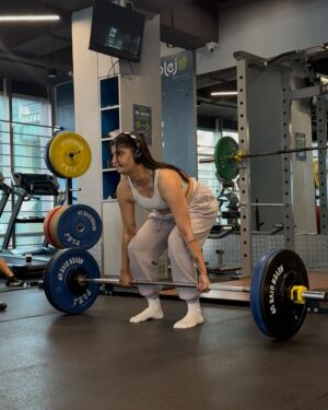 Erika Packard Instagram - Not your OZEMPIC body flexing influencer 🎀 IYKYK

And no maam Pilates isn’t the reason the behind your drastic weight loss  in one month . Maahtey pe Chu**a  nahi likha hai 🤡