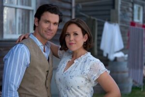 Erin Krakow Instagram - I hope tonight’s episode grabs you. 😏