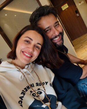 Esha Kansara Instagram - Ending this year with lots of different experiences, tons of happiness, and a feeling of content! 💕🥳 Hoping the same for you all too!!!💃💃💃