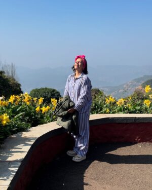 Esha Kansara Instagram - Ending this year with lots of different experiences, tons of happiness, and a feeling of content! 💕🥳 Hoping the same for you all too!!!💃💃💃