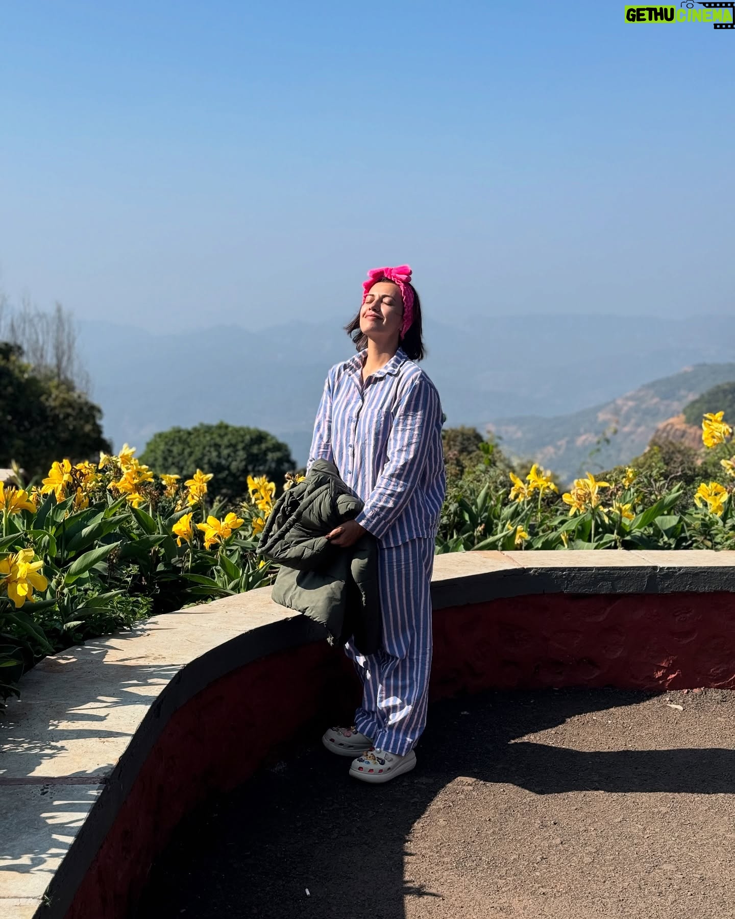Esha Kansara - 44.7K Likes - Ending this year with lots of different experiences, tons of happiness, and a feeling of content! 💕🥳 Hoping the same for you all too!!!💃💃💃