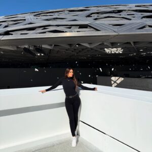 Eva Longoria Instagram - Had the best time experiencing Abu Dhabi this weekend😍 My heart is full with gratitude and joy! Thank you Abu Dhabi for the amazing adventures as always! ✨ @visitabudhabi #InAbuDhabi
