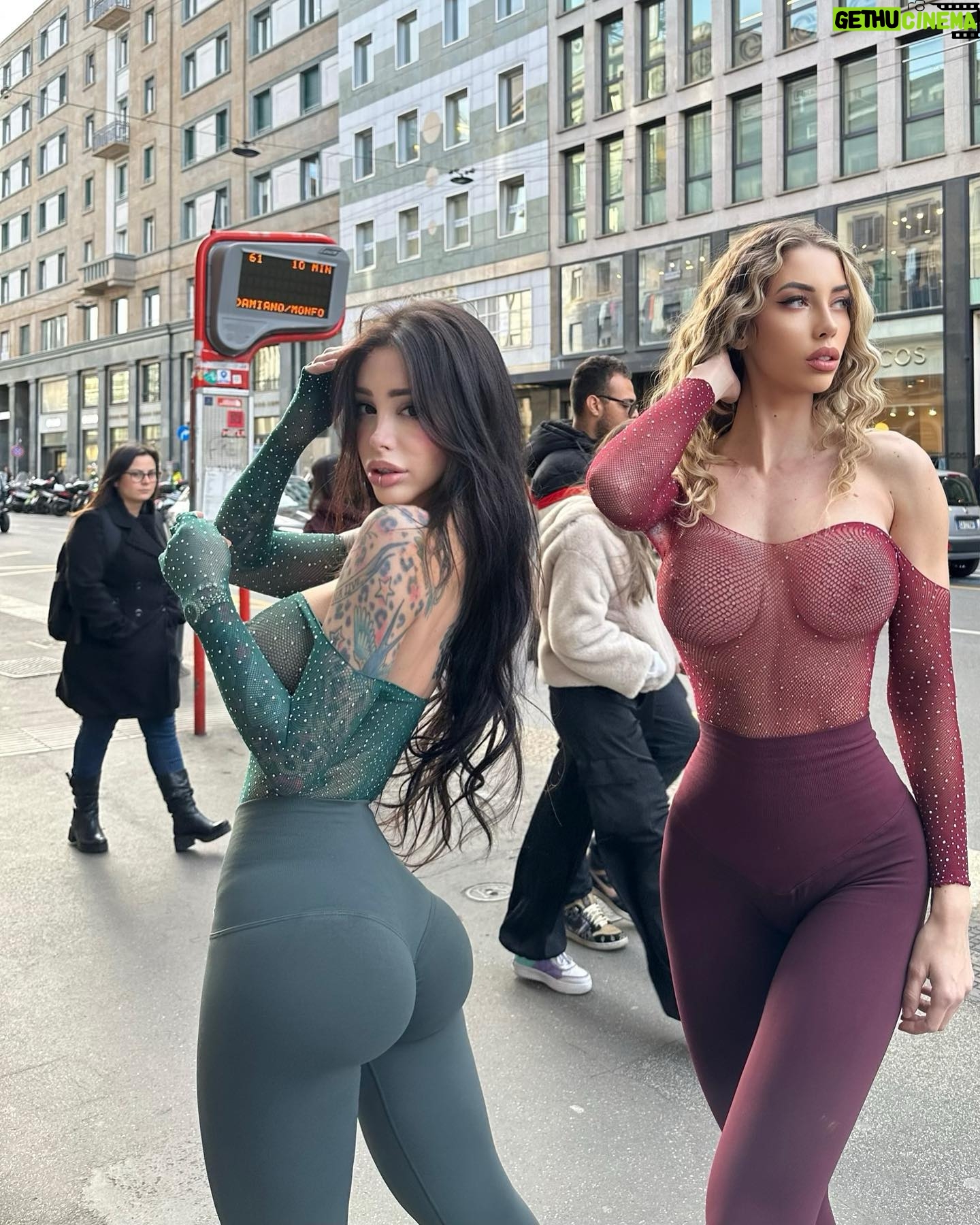 Eva Menta - 722K Likes - Caption this