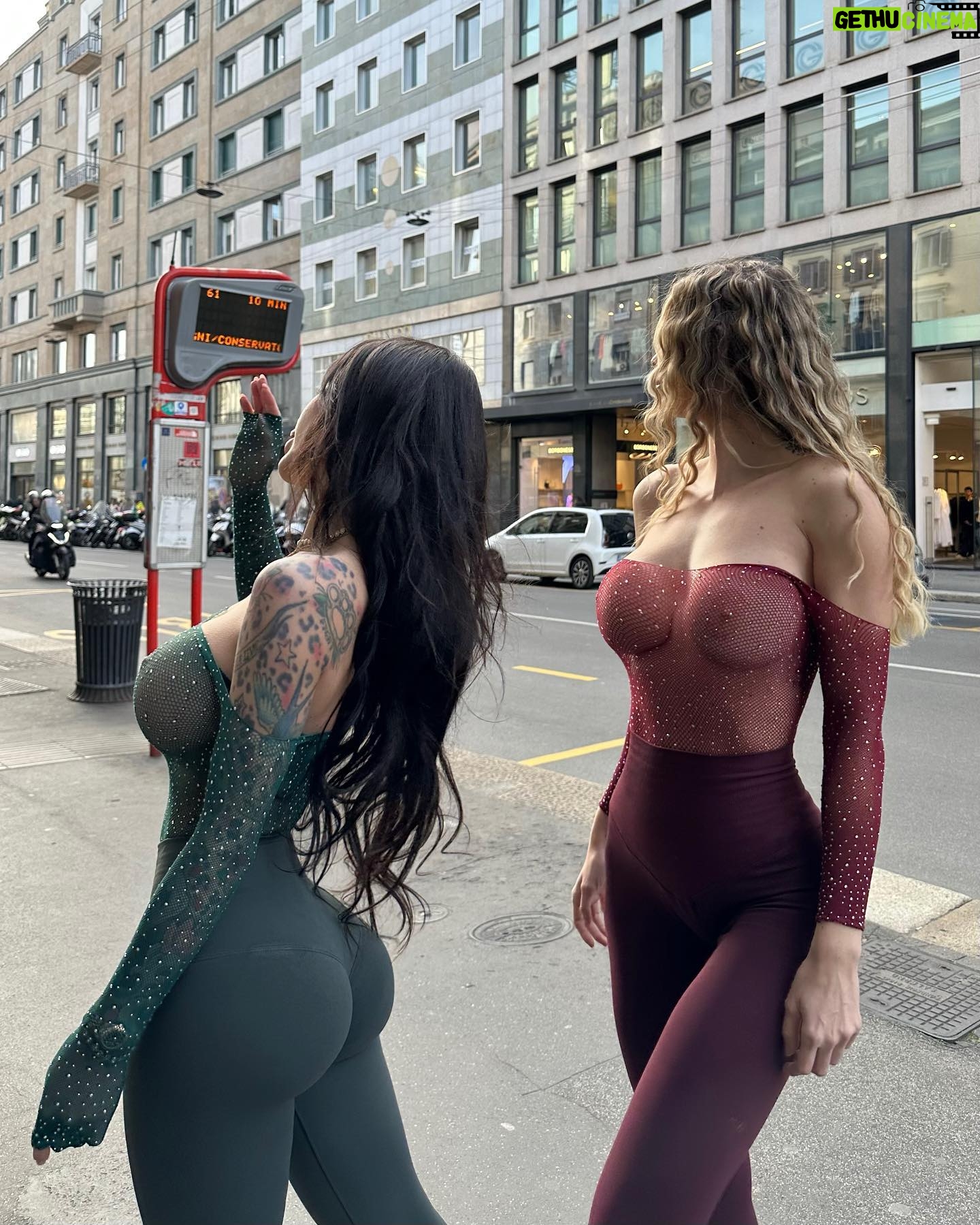 Eva Menta - 722K Likes - Caption this