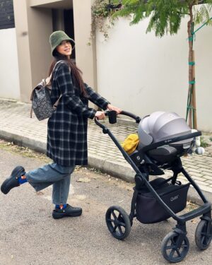 Evagelia Siriopoulou Instagram - Ξεκινήσαμε τις βόλτες μας… 

@thebabycity @quaxbaby_greece 🩵