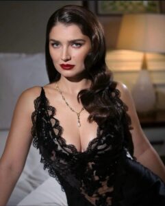 Actress Eve Hewson HD Photos and Wallpapers December 2024
