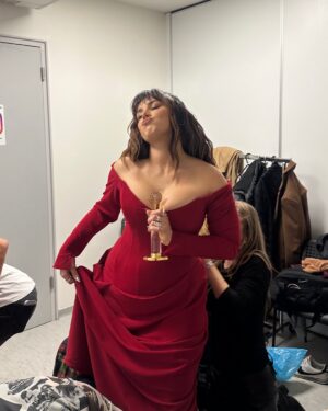 Ewa Farna Instagram - 2024🫀🙏🏼
tenhle rok byl jizda😳😍🙏🏼 
✨ nadherne koncertni leto s top teamem
✨ druha sold out O2 arena🙏🏼
✨ cca 20kg dole💪🏻 and still in process…
✨ Kodan trip & world ´s top gastro🤌🏼
✨ NEW MUSIC : Vlny, To je moje holka, Nie znam tego miejsca 🎧
✨ back on polish charts with new single, polish song of the year nominations in biggest radio station @radio_rmffm 
✨ Zlata & Absolutni Slavice ☺️🙏🏼 #dekuju
✨christmas gift for max 2 weeks😁: 1 mil listeners on Spotify & radio most played CZ song #blessed 
✨ohlaseni stadionoveho koncertu  #blazen
✨ best tour 15 lat na scenie in POLAND🔥
✨ Ed Sheeran support
 ✨ posledni fotka je pulka meho Spotify #wrapped na jedne fotce😅

SILENY ROK za ktery muzu jen BRUTALNE PODEKOVAT🙏🏼🙏🏼🙏🏼. 
SZALONY ROK za ktory moge tylko bardzoo podziekowac🙏🏼🙏🏼🙏🏼.