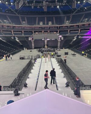 Ewa Farna Instagram - 2024🫀🙏🏼
tenhle rok byl jizda😳😍🙏🏼 
✨ nadherne koncertni leto s top teamem
✨ druha sold out O2 arena🙏🏼
✨ cca 20kg dole💪🏻 and still in process…
✨ Kodan trip & world ´s top gastro🤌🏼
✨ NEW MUSIC : Vlny, To je moje holka, Nie znam tego miejsca 🎧
✨ back on polish charts with new single, polish song of the year nominations in biggest radio station @radio_rmffm 
✨ Zlata & Absolutni Slavice ☺️🙏🏼 #dekuju
✨christmas gift for max 2 weeks😁: 1 mil listeners on Spotify & radio most played CZ song #blessed 
✨ohlaseni stadionoveho koncertu  #blazen
✨ best tour 15 lat na scenie in POLAND🔥
✨ Ed Sheeran support
 ✨ posledni fotka je pulka meho Spotify #wrapped na jedne fotce😅

SILENY ROK za ktery muzu jen BRUTALNE PODEKOVAT🙏🏼🙏🏼🙏🏼. 
SZALONY ROK za ktory moge tylko bardzoo podziekowac🙏🏼🙏🏼🙏🏼.