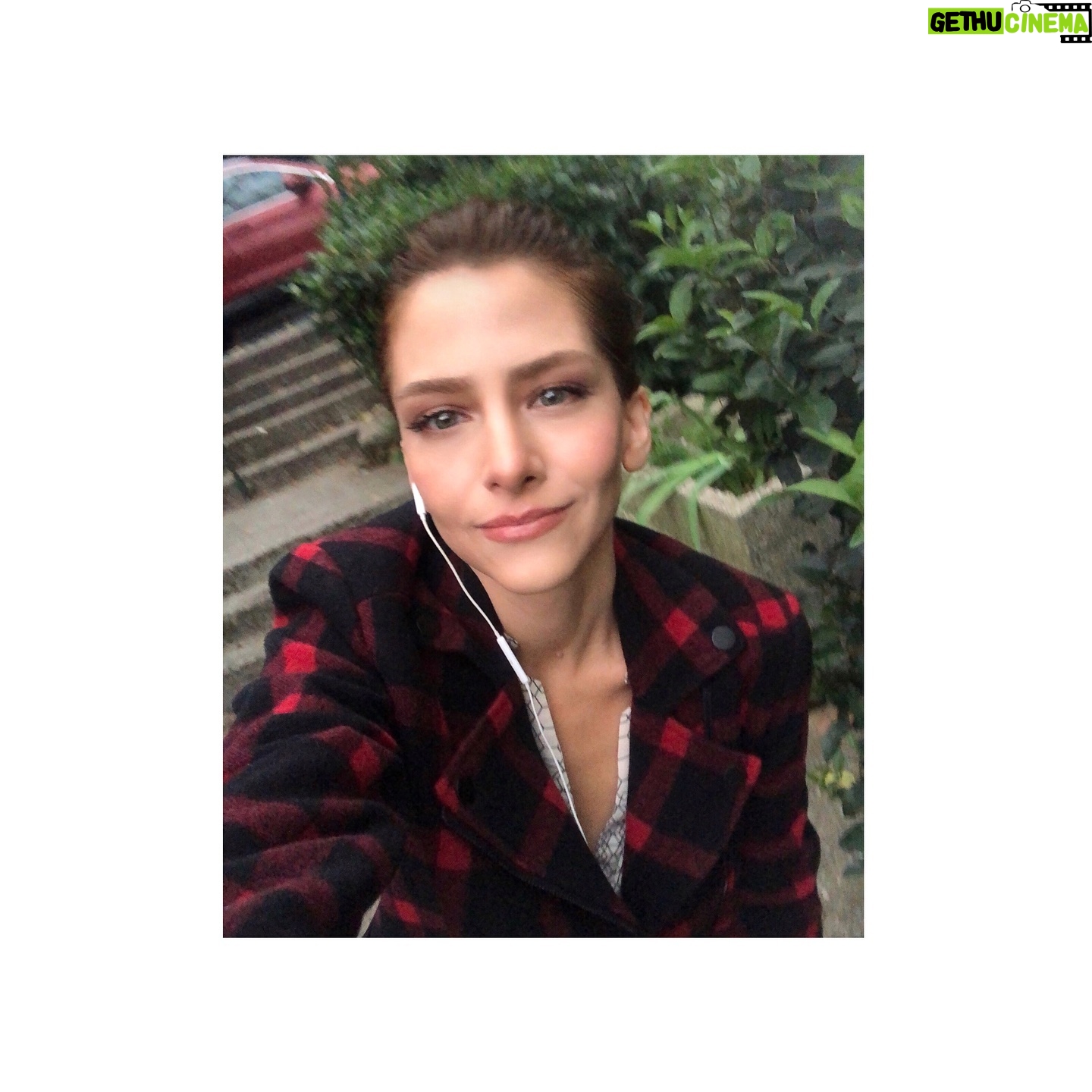 Ezgi Asaroğlu - 5.5K Likes - ✋🏻