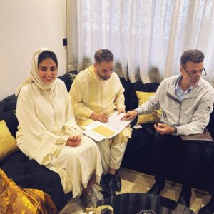Fadwa Taleb Instagram - يقول الله تعالى: "وَمِنْ آيَاتِهِ أَنْ خَلَقَ لَكُم مِّنْ أَنفُسِكُمْ أَزْوَاجًا لِّتَسْكُنُوا إِلَيْهَا وَجَعَلَ بَيْنَكُم مَّوَدَّةً وَرَحْمَةً ۚ إِنَّ فِي ذَٰلِكَ لَآيَاتٍ لِّقَوْمٍ يَتَفَكَّرُونَ" 

الحمد لله الذي بنعمته تتم الصالحات تم عقد قراني اليوم❤️💍 بمن اختاره الله لي ، ومن اختاره قلبي وعقلي ومن قررت أن اكمل نصف ديني معه فاللهم اجعله عوض لي واجعل بيننا مودة و رحمة💍 

رزقني الله بأطيب عائلة و ناس لخير و التيسير @loubnahassan1 الحمدلله و على نياتكم ترزقون و السلام

لبيستي الغزالة من عند صحبتي لعزيزة @hindsdassiofficiel ✨♥️🫂