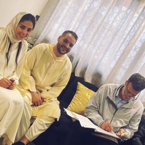 Fadwa Taleb Instagram - يقول الله تعالى: "وَمِنْ آيَاتِهِ أَنْ خَلَقَ لَكُم مِّنْ أَنفُسِكُمْ أَزْوَاجًا لِّتَسْكُنُوا إِلَيْهَا وَجَعَلَ بَيْنَكُم مَّوَدَّةً وَرَحْمَةً ۚ إِنَّ فِي ذَٰلِكَ لَآيَاتٍ لِّقَوْمٍ يَتَفَكَّرُونَ" 

الحمد لله الذي بنعمته تتم الصالحات تم عقد قراني اليوم❤️💍 بمن اختاره الله لي ، ومن اختاره قلبي وعقلي ومن قررت أن اكمل نصف ديني معه فاللهم اجعله عوض لي واجعل بيننا مودة و رحمة💍 

رزقني الله بأطيب عائلة و ناس لخير و التيسير @loubnahassan1 الحمدلله و على نياتكم ترزقون و السلام

لبيستي الغزالة من عند صحبتي لعزيزة @hindsdassiofficiel ✨♥️🫂