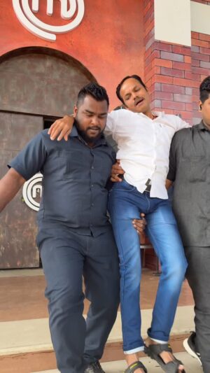 Farah Khan Instagram - Chor police in the masterchef Pantry!! Vigilant chefs @ranveer.brar @vikaskhannagroup had no pity on poor Dilip😂 #celebritymadterchef tonight 8pm @sonytvofficial .. don’t miss🎉