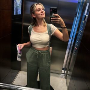 Actress Farah Zeynep Abdullah HD Photos and Wallpapers December 2024