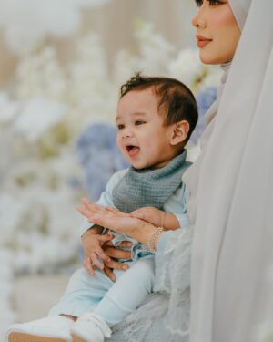 Fatin Afeefa Instagram - yesterday :)

although nobody asked, shawl by @roseveltgroup, hijab styling @fatinafeqah, makeup by @makeupbynadianordin,
outfit @fatinafeqah belikan dekat Jakarta, baby sdn.bhd