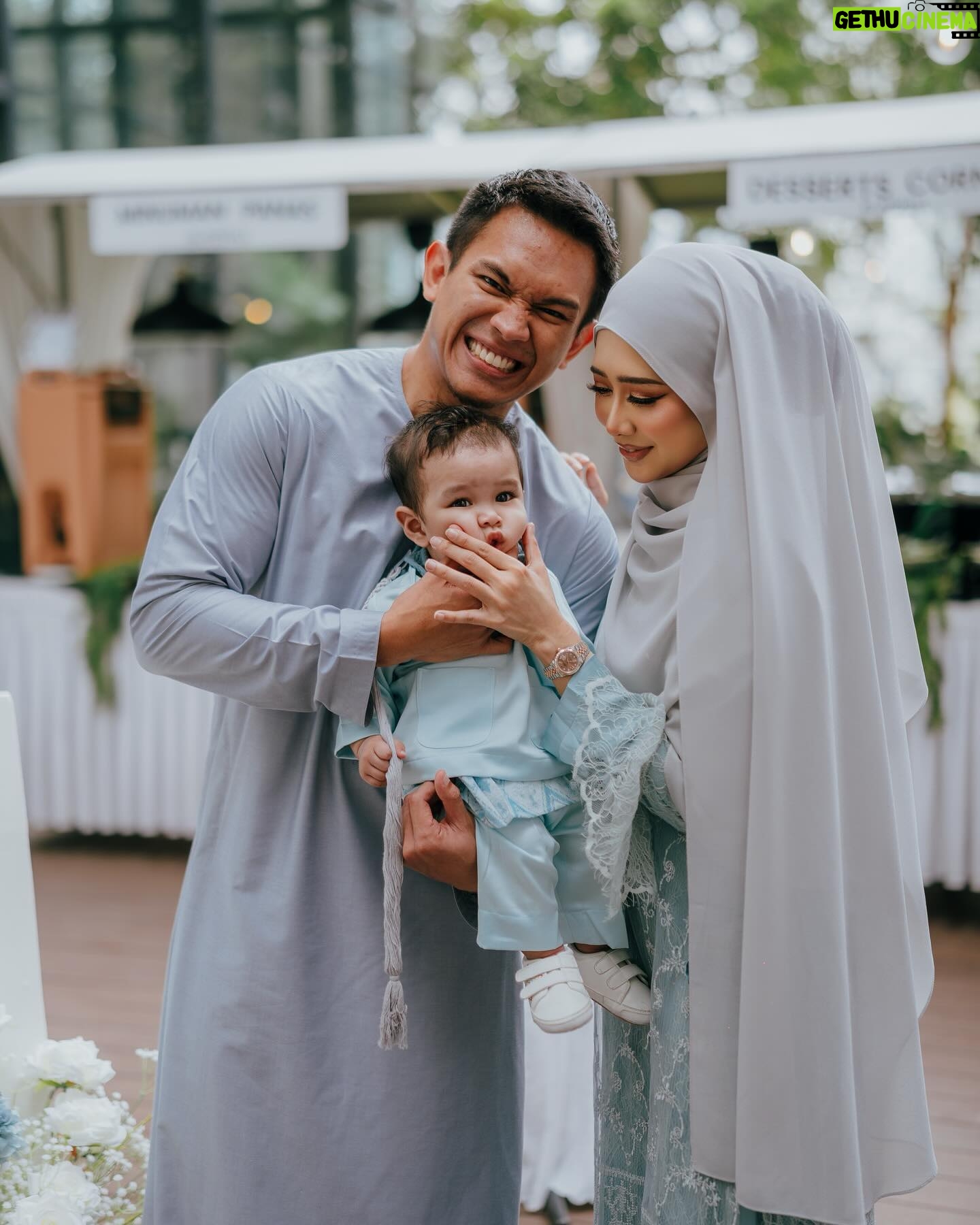 Fatin Afeefa - 117.8K Likes - yesterday :)
although nobody asked, shawl by @roseveltgroup, hijab styling @fatinafeqah, makeup by @makeupbynadianordin,
outfit @fatinafeqah belikan dekat Jakarta, baby sdn.bhd