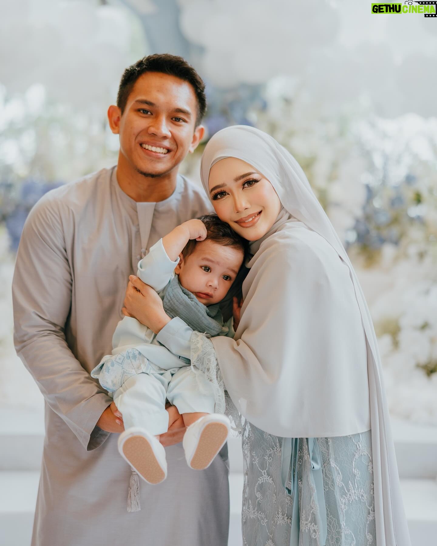Fatin Afeefa - 117.8K Likes - yesterday :)
although nobody asked, shawl by @roseveltgroup, hijab styling @fatinafeqah, makeup by @makeupbynadianordin,
outfit @fatinafeqah belikan dekat Jakarta, baby sdn.bhd