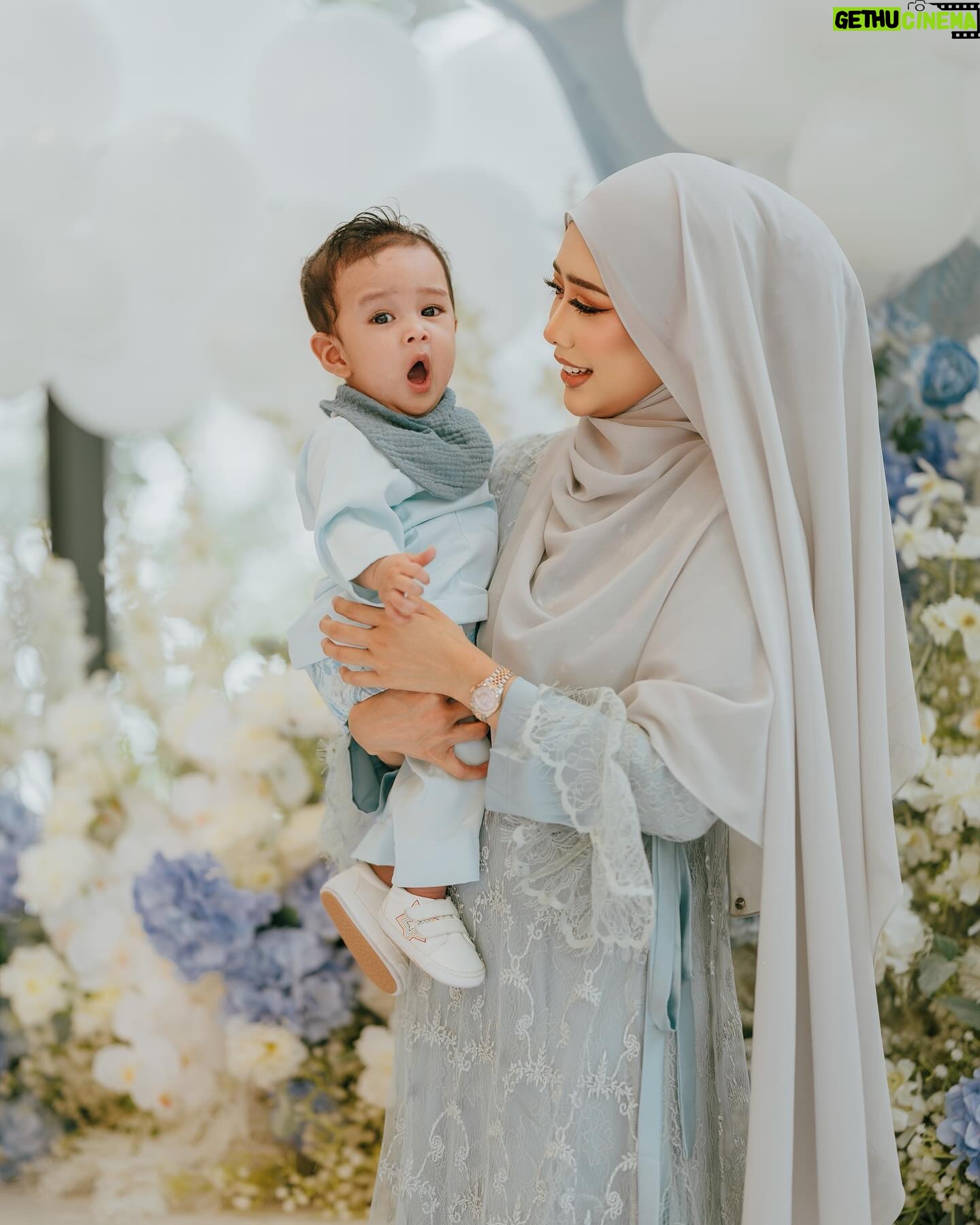 Fatin Afeefa - 117.8K Likes - yesterday :)
although nobody asked, shawl by @roseveltgroup, hijab styling @fatinafeqah, makeup by @makeupbynadianordin,
outfit @fatinafeqah belikan dekat Jakarta, baby sdn.bhd