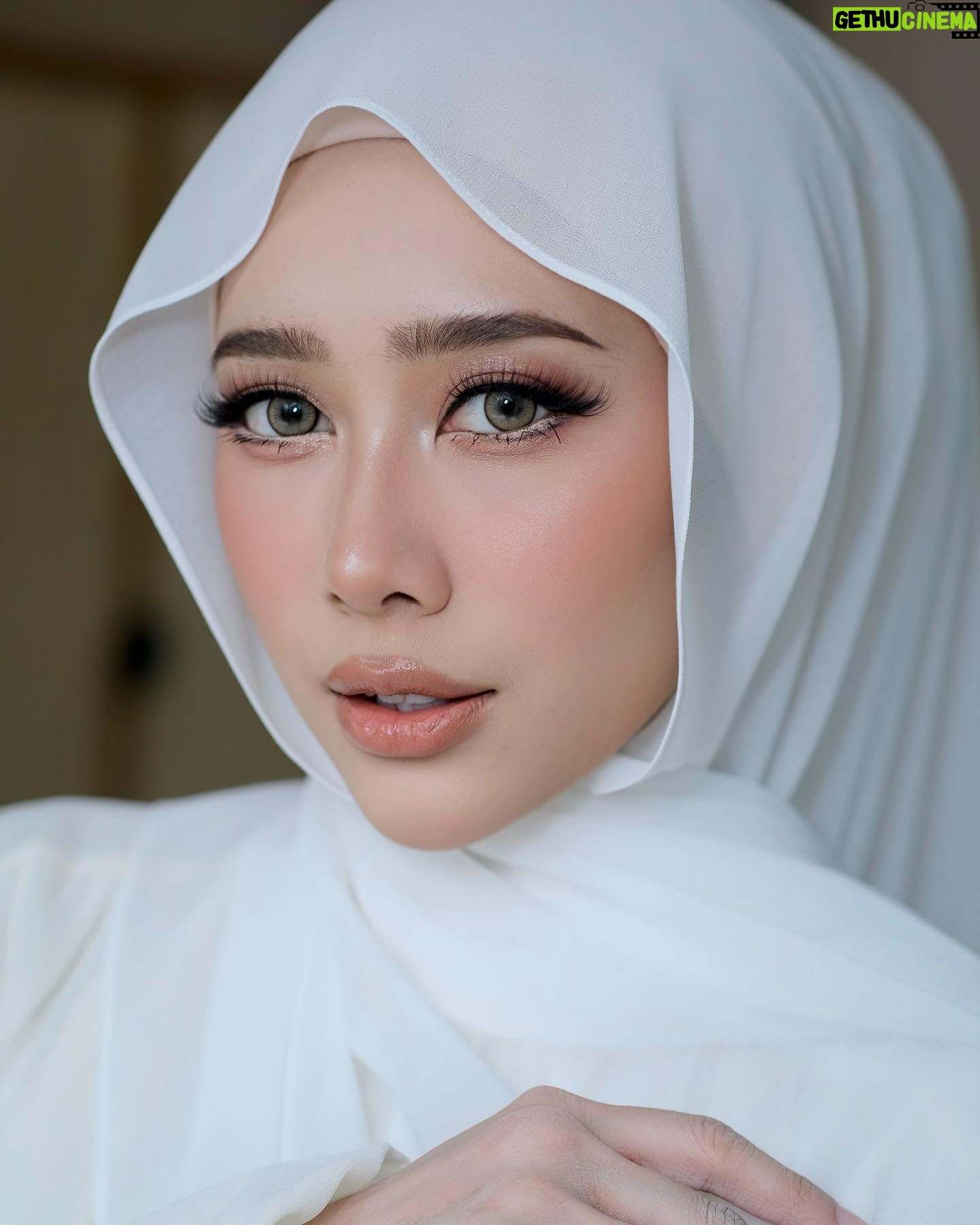 Fatin Afeefa - 23K Likes - Beautiful Fatin | Photoshoot
@dst.studiomy @roseveltgroup
Adik bradik muka patung. Aigoo. Thank you Eqa & Fatin 💘🫶🏻
.
Hehe sorry. Lagu ni stuck kat dalam kepala 💆🏻♀️
#makeupbyazni #makeupartistmalaysia #muashahalam #muakl #makeupartist