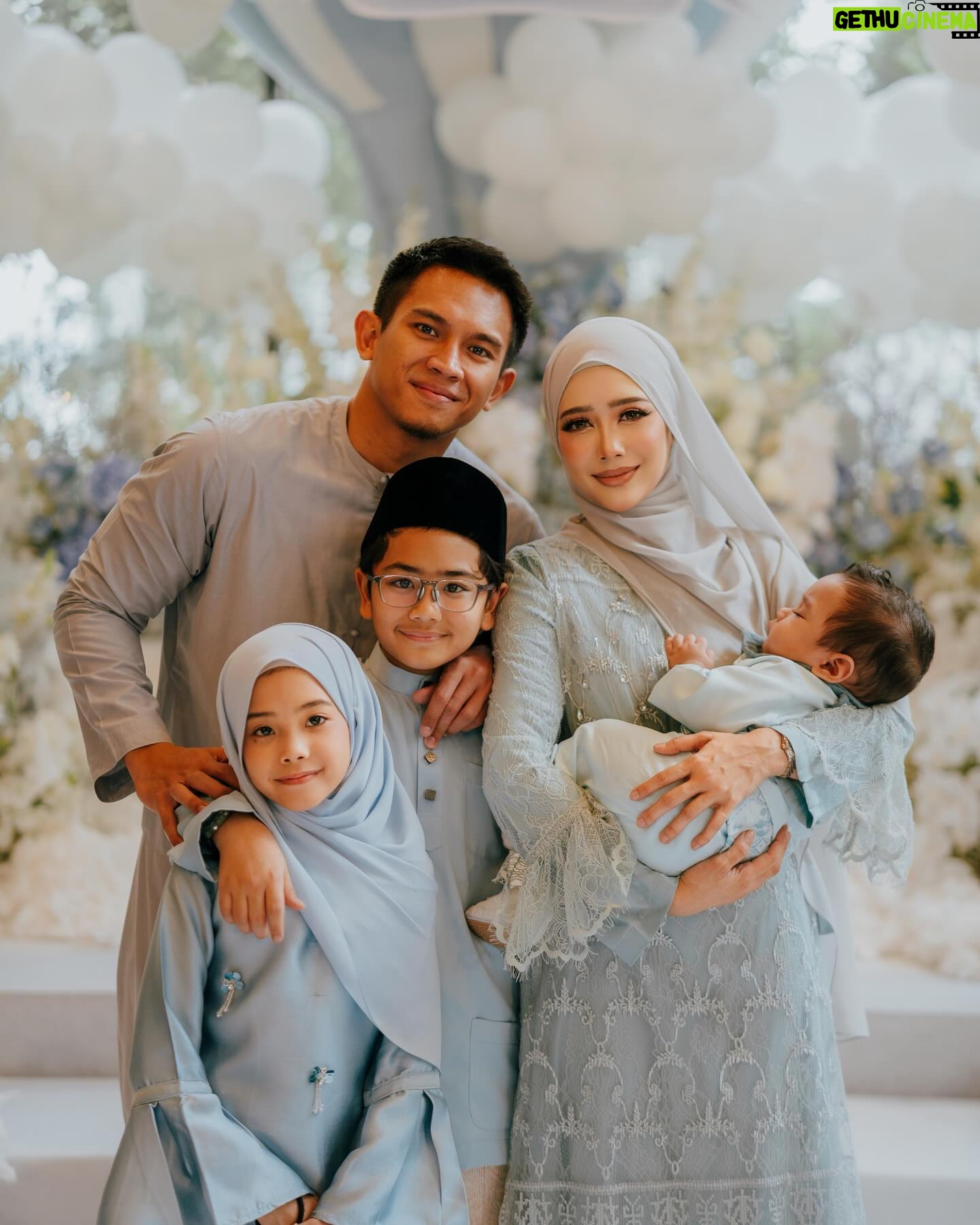 Fatin Afeefa - 117.8K Likes - yesterday :)
although nobody asked, shawl by @roseveltgroup, hijab styling @fatinafeqah, makeup by @makeupbynadianordin,
outfit @fatinafeqah belikan dekat Jakarta, baby sdn.bhd