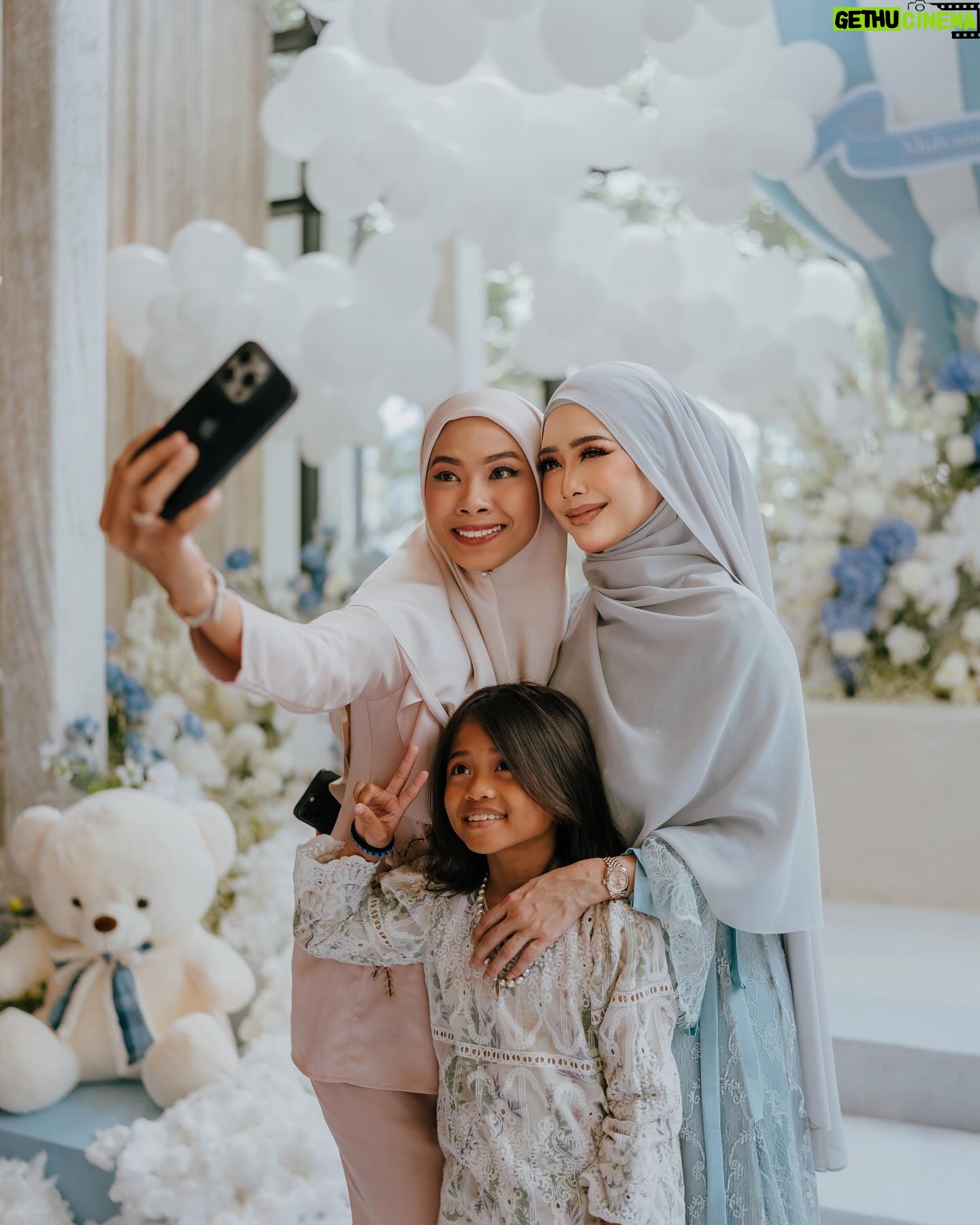Fatin Afeefa - 117.8K Likes - yesterday :)
although nobody asked, shawl by @roseveltgroup, hijab styling @fatinafeqah, makeup by @makeupbynadianordin,
outfit @fatinafeqah belikan dekat Jakarta, baby sdn.bhd