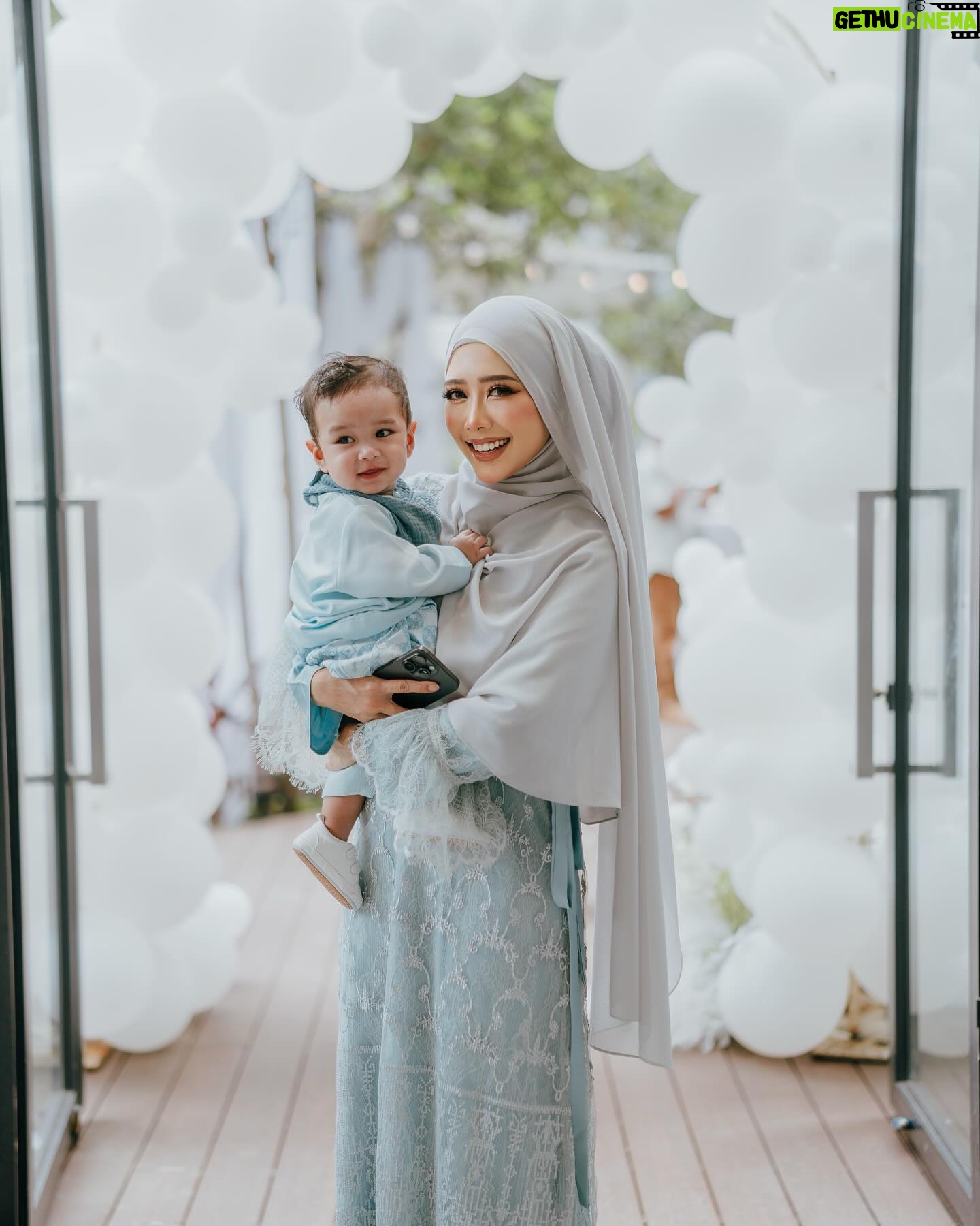 Fatin Afeefa - 117.8K Likes - yesterday :)
although nobody asked, shawl by @roseveltgroup, hijab styling @fatinafeqah, makeup by @makeupbynadianordin,
outfit @fatinafeqah belikan dekat Jakarta, baby sdn.bhd
