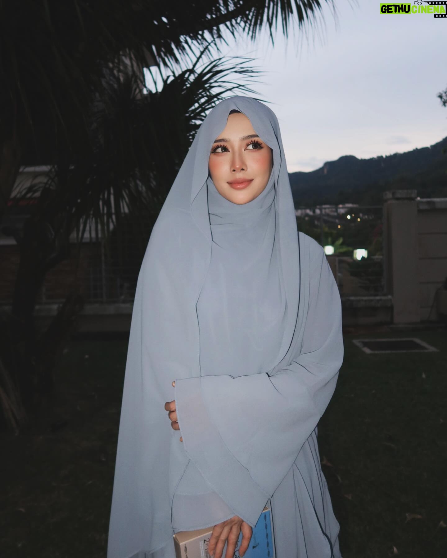 Fatin Afeefa - 47.4K Likes - When in doubt, go blue
Dandruff, blue shampoo @sugardollbynn 🩵